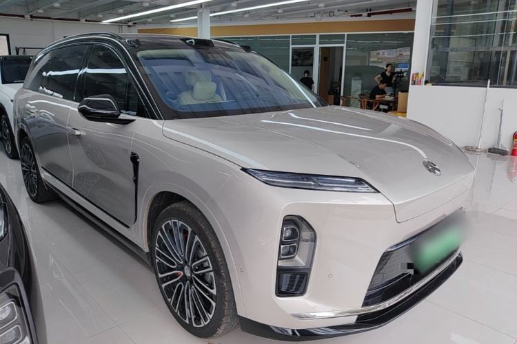 Used Nio ES8 2026 Model 6-seat Executive Signature Edition Front Right 45 Deg