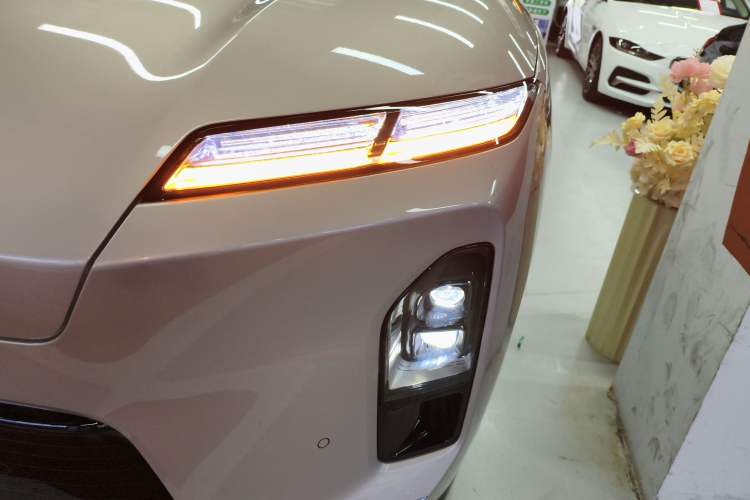 Used Nio ES8 2026 Model 6-seat Executive Signature Edition Left Front Headlight