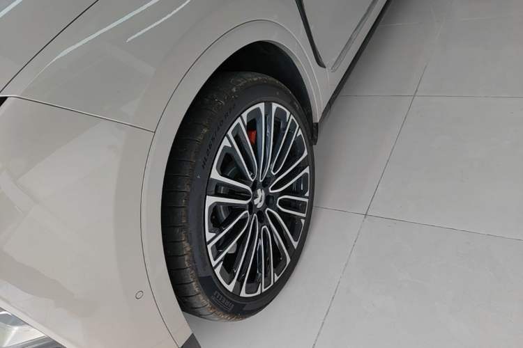 Used Nio ES8 2026 Model 6-seat Executive Signature Edition Left Front Wheel Hub