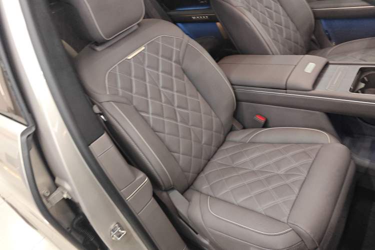 Used Nio ES8 2026 Model 6-seat Executive Signature Edition Right Front Seat