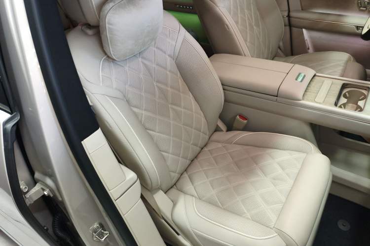 Used Nio ES8 2026 Model 6-seat Executive Signature Edition Right Front Seat