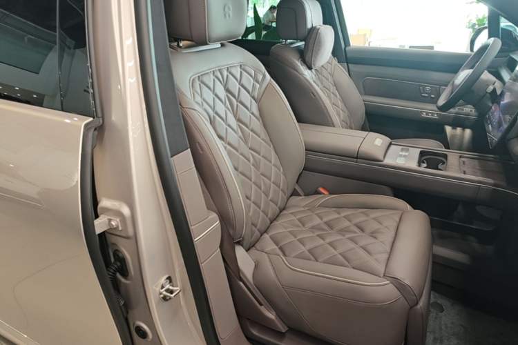 Used Nio ES8 2026 Model 6-seat Executive Luxury Edition Right Front Seat