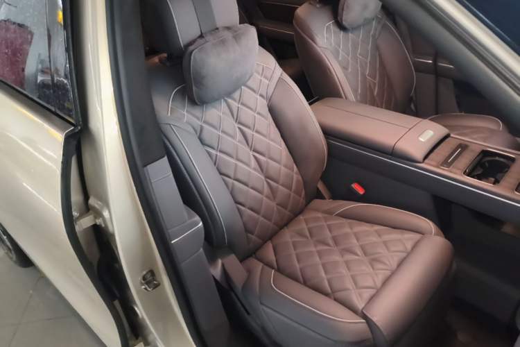 Used Nio ES8 2026 Model 6-seat Executive Signature Edition Right Front Seat