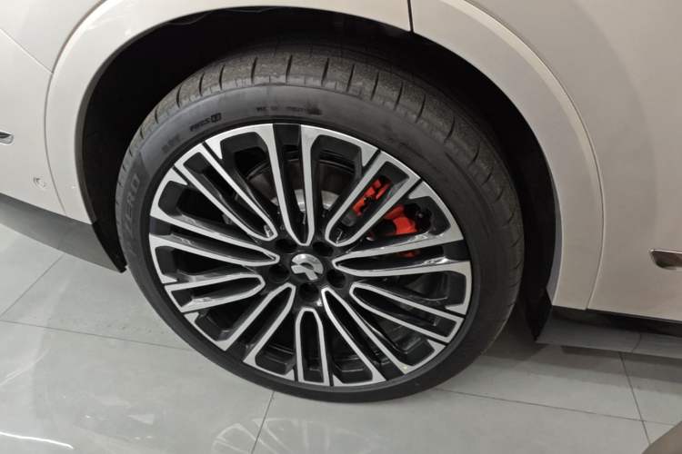 Used Nio ES8 2026 Model 6-seat Executive Signature Edition Right Rear Wheel Hub