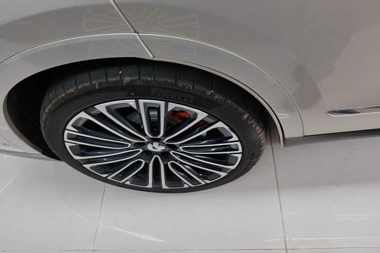 Used Nio ES8 2026 Model 6-seat Executive Signature Edition Right Rear Wheel Hub