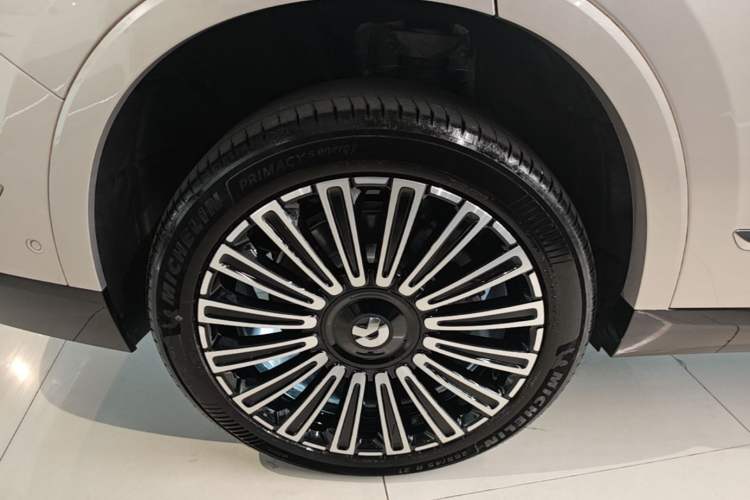 Used Nio ES8 2026 Model 6-seat Executive Luxury Edition Right Rear Wheel Hub