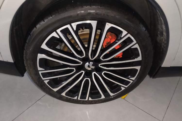 Used Nio ES8 2026 Model 6-seat Executive Signature Edition Right Rear Wheel Hub