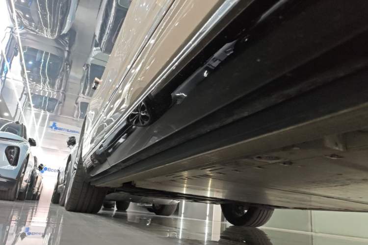 Used Nio ES8 2026 Model 6-seat Executive Signature Edition Right Side Sill
