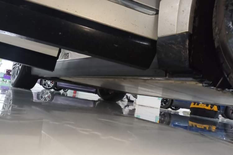 Used Nio ES8 2026 Model 6-seat Executive Signature Edition Right Side Sill