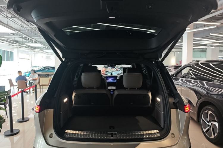 Used Nio ES8 2026 Model 6-seat Executive Luxury Edition Trunk