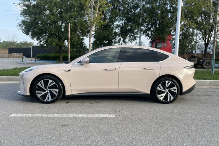 Used Nio ET5 2024 75 kWh Exterior 4