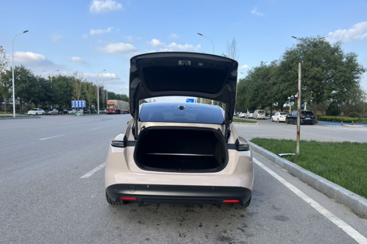 Used Nio ET5 2024 75 kWh Interior 8