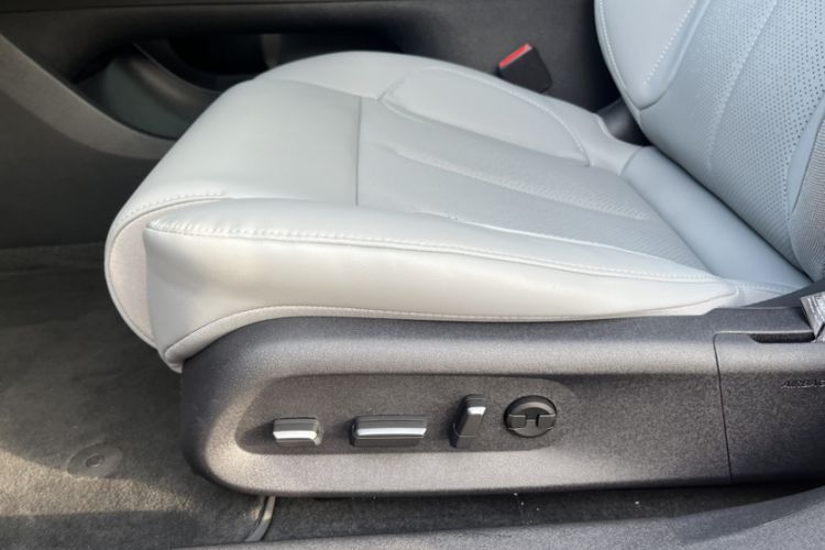 Used Nio ET5 2024 75 kWh Interior 9