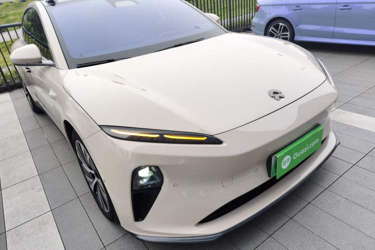 Used Nio ET5 2022 75 kWh Front Right 45 Deg