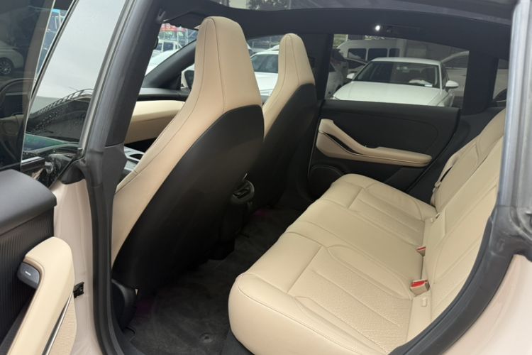Used Nio ET5 2022 75 kWh Interior 4