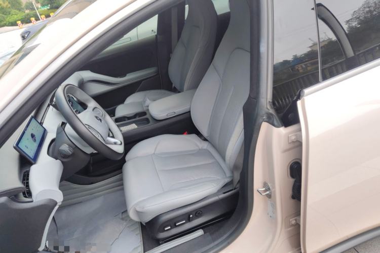 Used Nio ET5 2022 75 kWh Left Front Seat