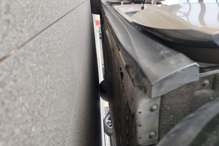 Used Nio ET5 2022 75 kWh Left Side Sill