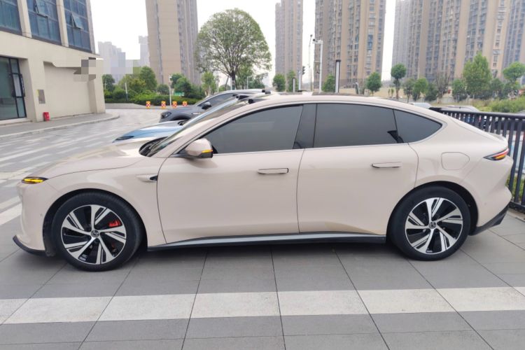 Used Nio ET5 2022 75 kWh Left Side