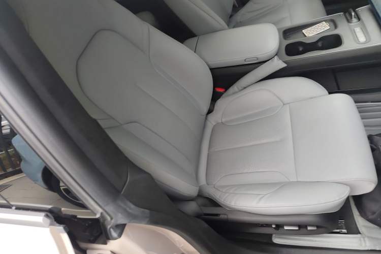Used Nio ET5 2022 75 kWh Right Front Seat