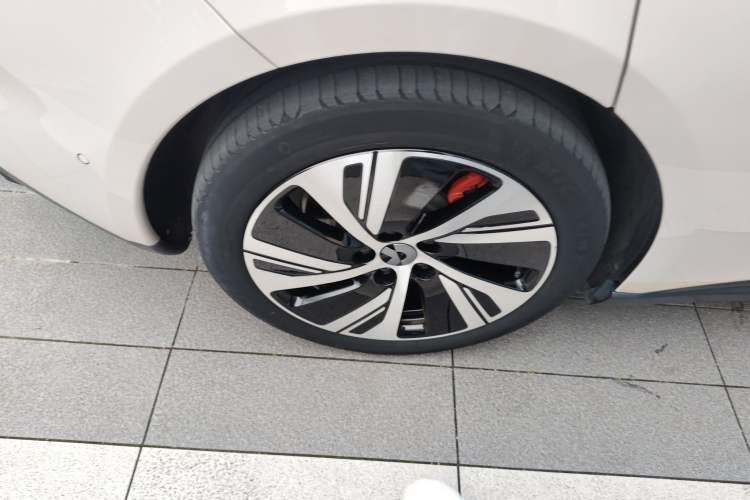 Used Nio ET5 2022 75 kWh Right Rear Wheel Hub