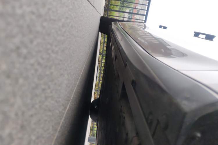 Used Nio ET5 2022 75 kWh Right Side Sill