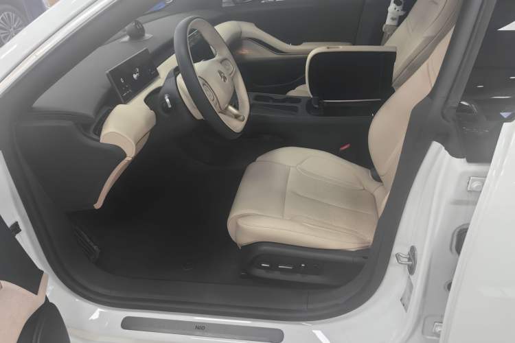 Used Nio ET5 2024 100 kWh Interior 3