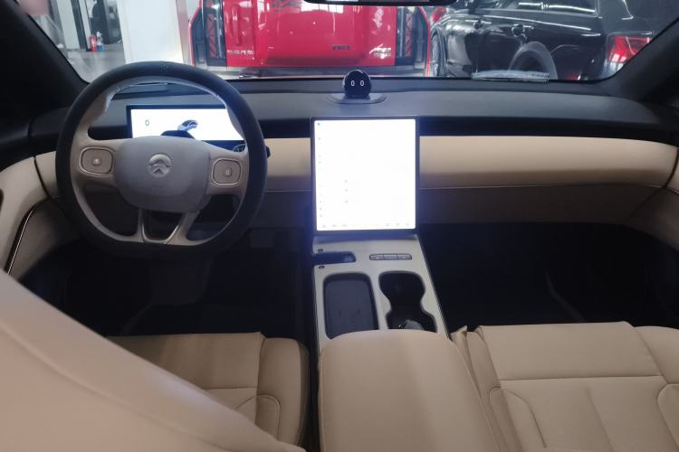 Used Nio ET5 2022 75 kWh Center Console