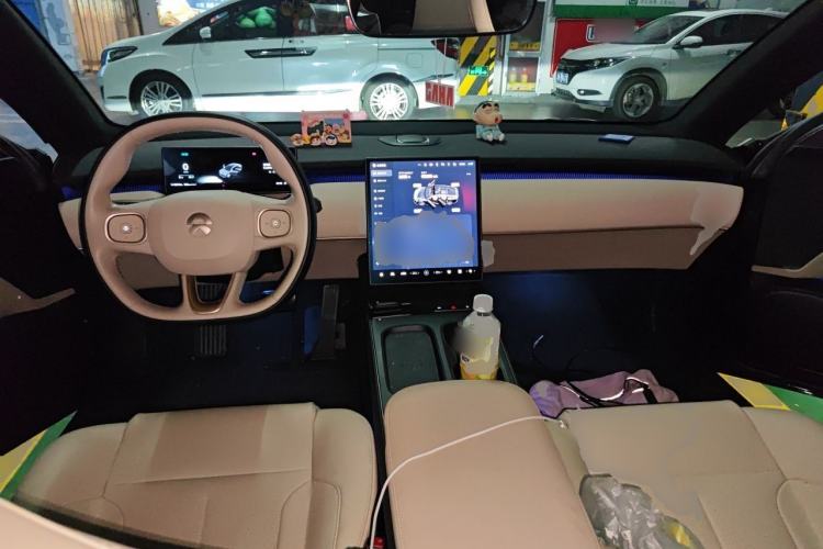 Used Nio ET5 2022 75 kWh Center Console