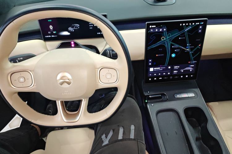 Used Nio ET5 2022 75 kWh Center Console