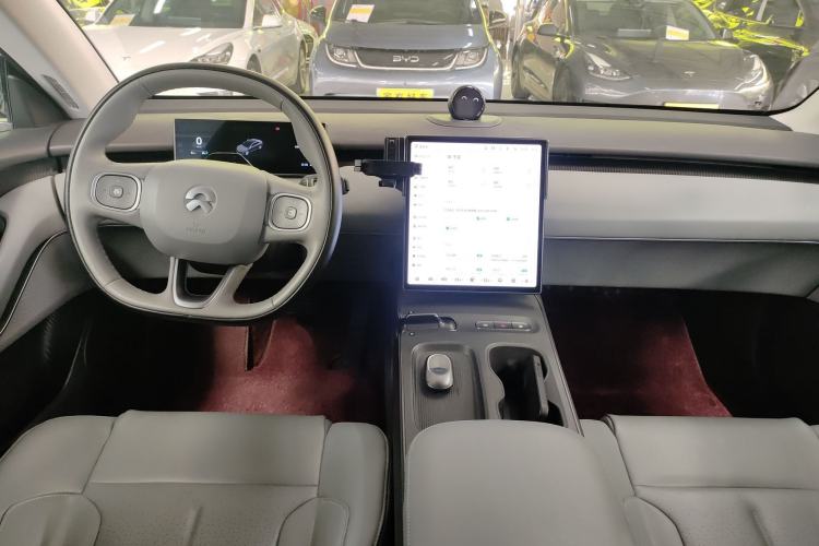 Used Nio ET5 2022 75 kWh Center Console