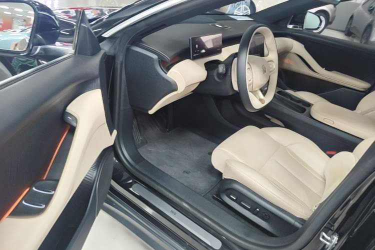 Used Nio ET5 2022 75 kWh Driver Seat