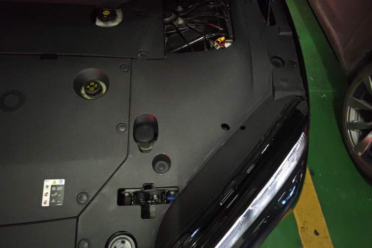 Used Nio ET5 2022 75 kWh Engine Bay Left
