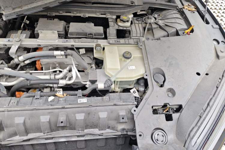 Used Nio ET5 2022 75 kWh Engine Bay Left