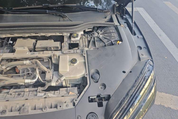 Used Nio ET5 2022 75 kWh Engine Bay Left