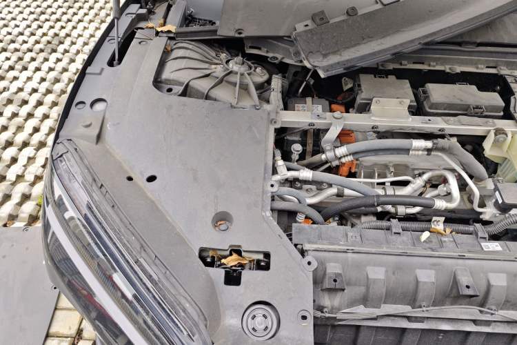 Used Nio ET5 2022 75 kWh Engine Bay Right