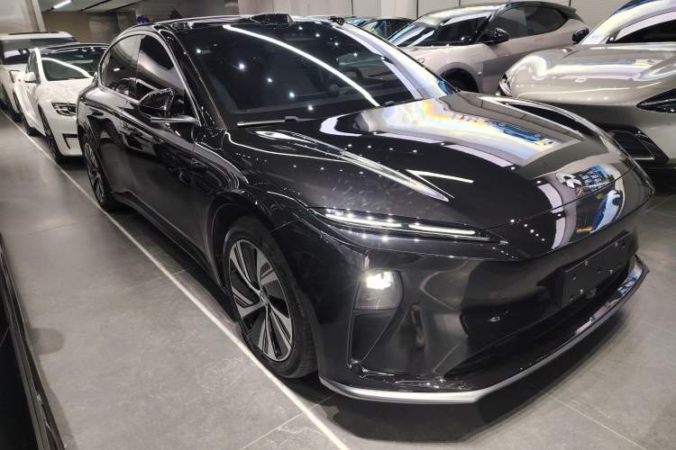 Used Nio ET5 2022 75 kWh Front Right 45 Deg