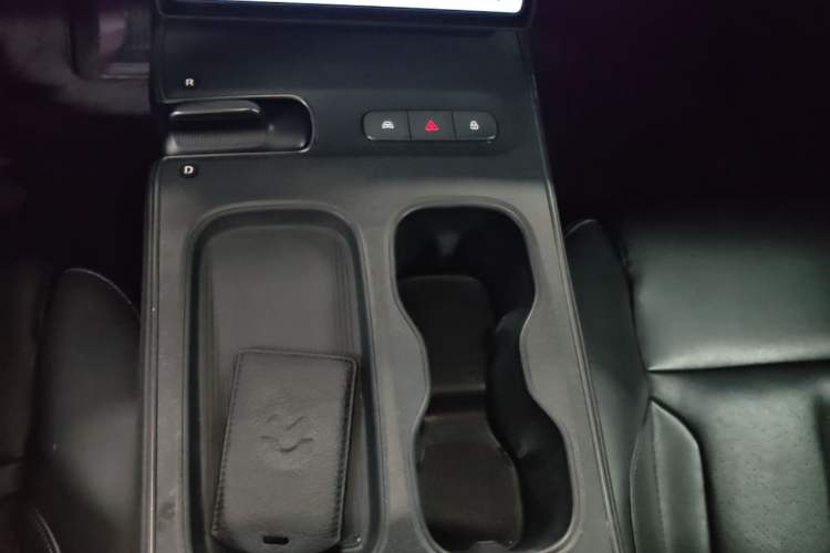 Used Nio ET5 2022 75 kWh Gear Lever
