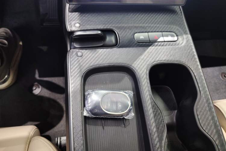 Used Nio ET5 2022 75 kWh Gear Lever