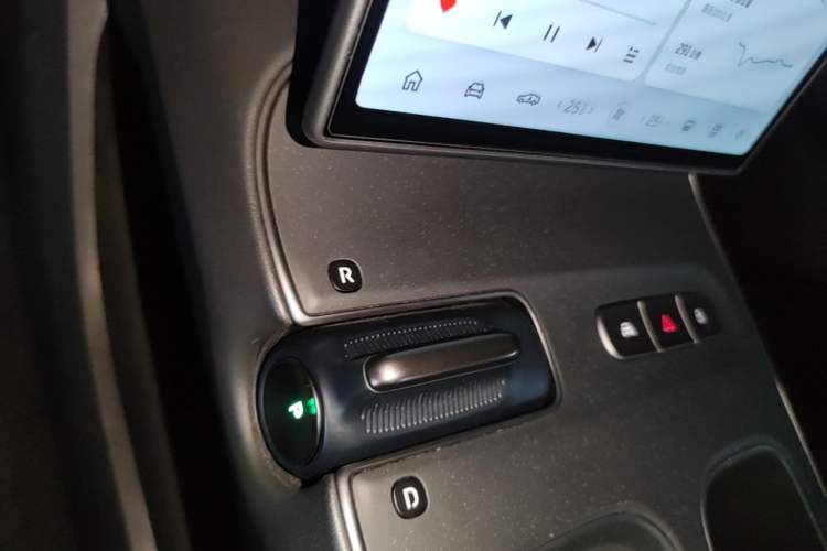 Used Nio ET5 2022 75 kWh Gear Lever