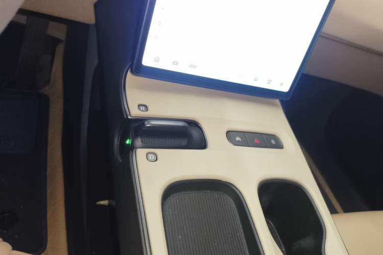 Used Nio ET5 2022 75 kWh Gear Lever