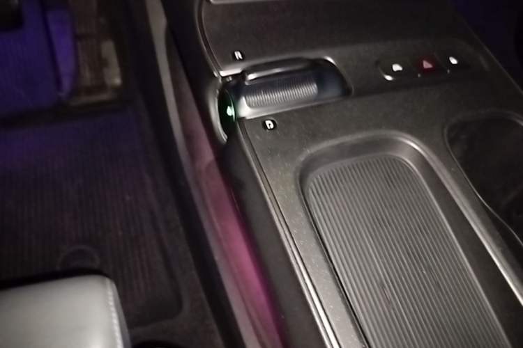 Used Nio ET5 2022 75 kWh Gear Lever