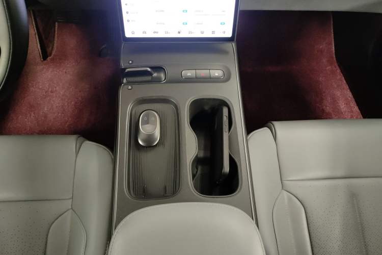 Used Nio ET5 2022 75 kWh Gear Lever