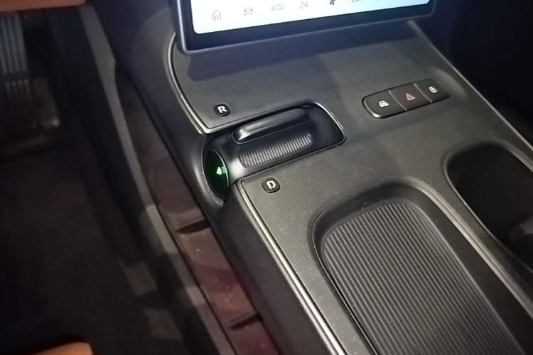 Used Nio ET5 2022 75 kWh Gear Lever