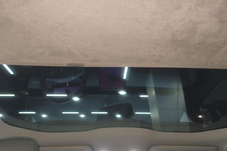 Used Nio ET5 2022 75 kWh Headliner