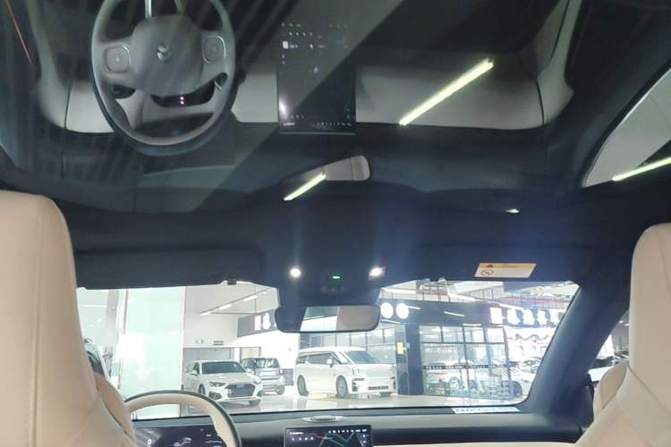 Used Nio ET5 2022 75 kWh Headliner