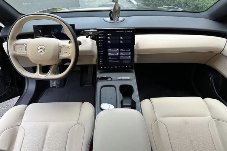 Used Nio ET5 2022 75 kWh Interior 1