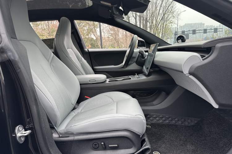 Used Nio ET5 2022 75 kWh Interior 8