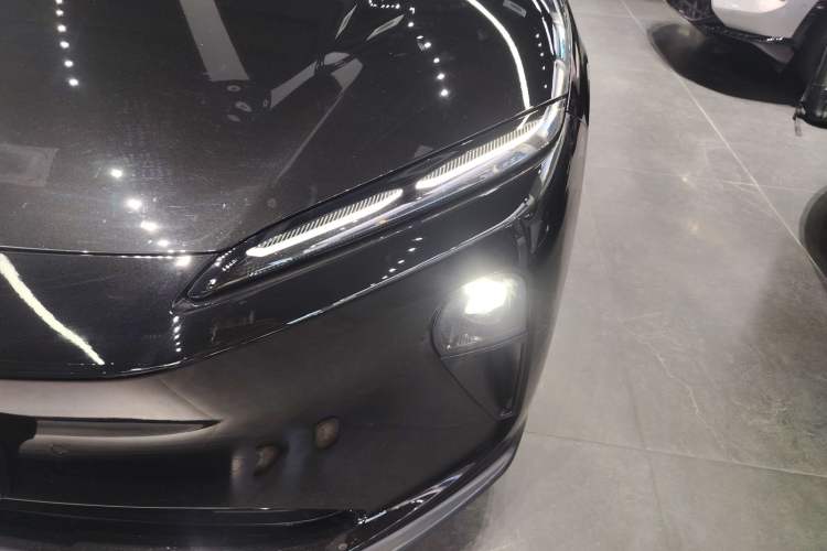 Used Nio ET5 2022 75 kWh Left Front Headlight