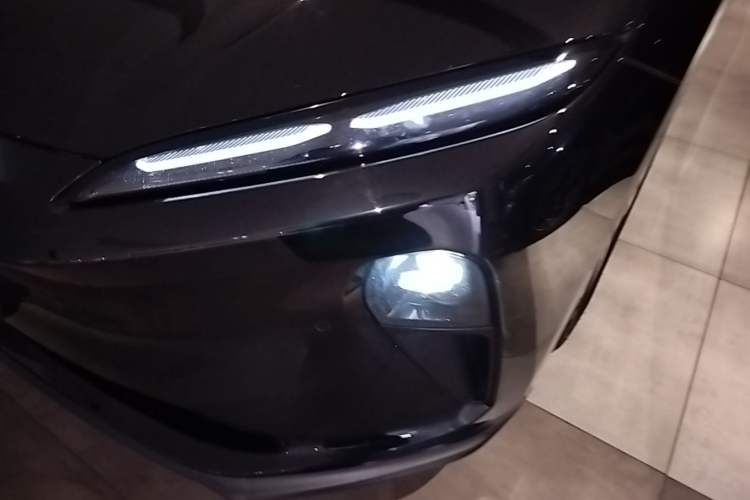 Used Nio ET5 2022 75 kWh Left Front Headlight