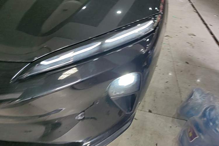 Used Nio ET5 2022 75 kWh Left Front Headlight